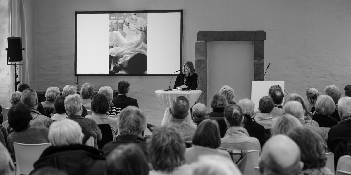 Eröffnung About Eve Mika Helfmeier Foto Stefan Mildenberger